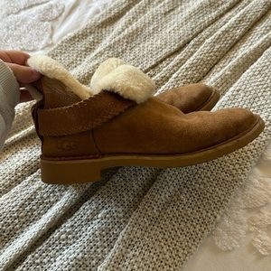 Ugg clogs